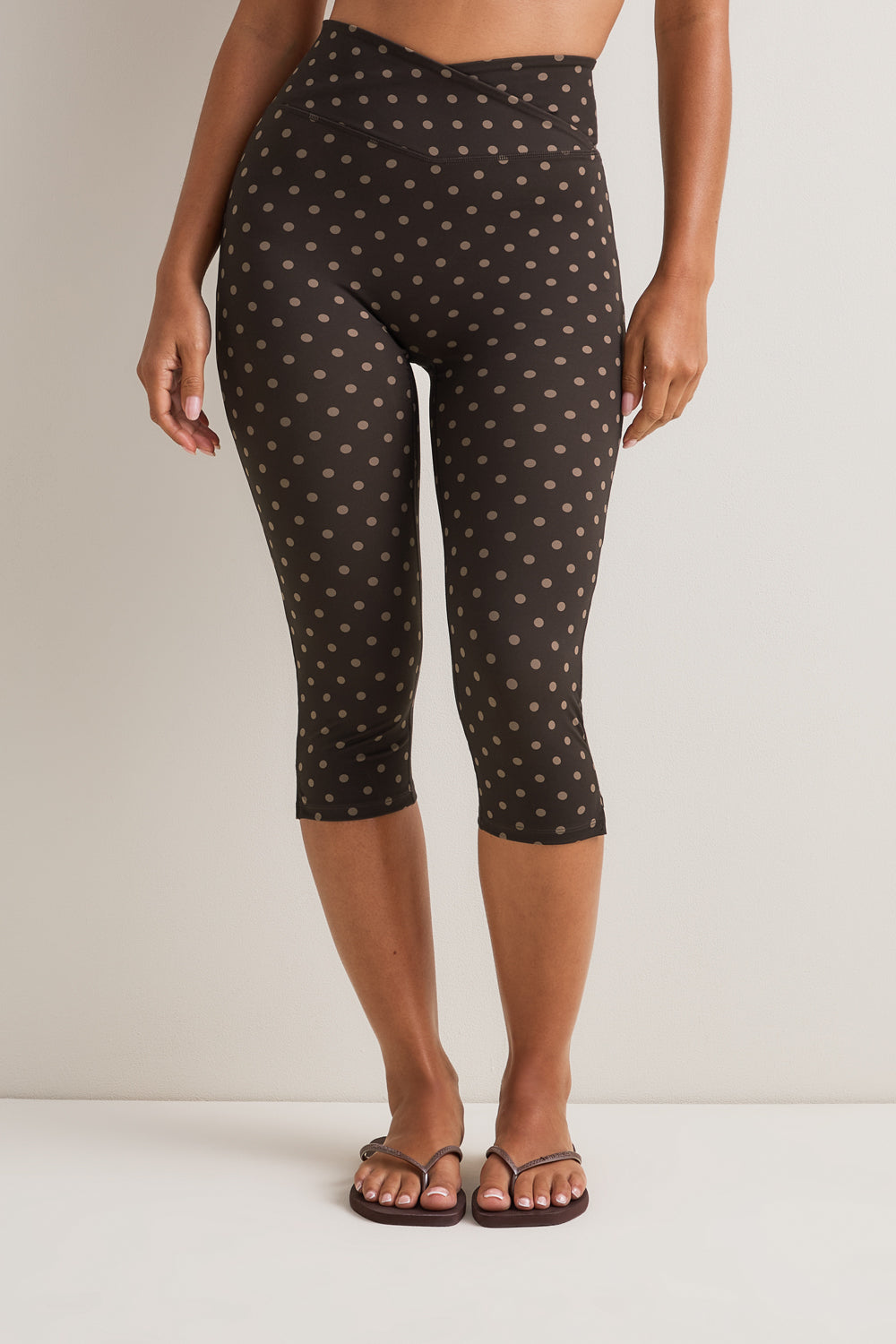 DayFlex Wrap No Front Seam Capri Legging - Americano Polka Dot