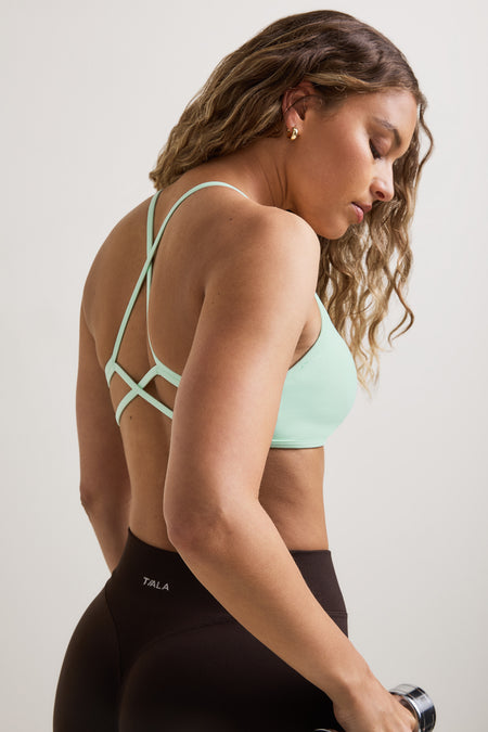 Sculpt Seamless Ruched Cross Back Sports Bra - Soft Mint