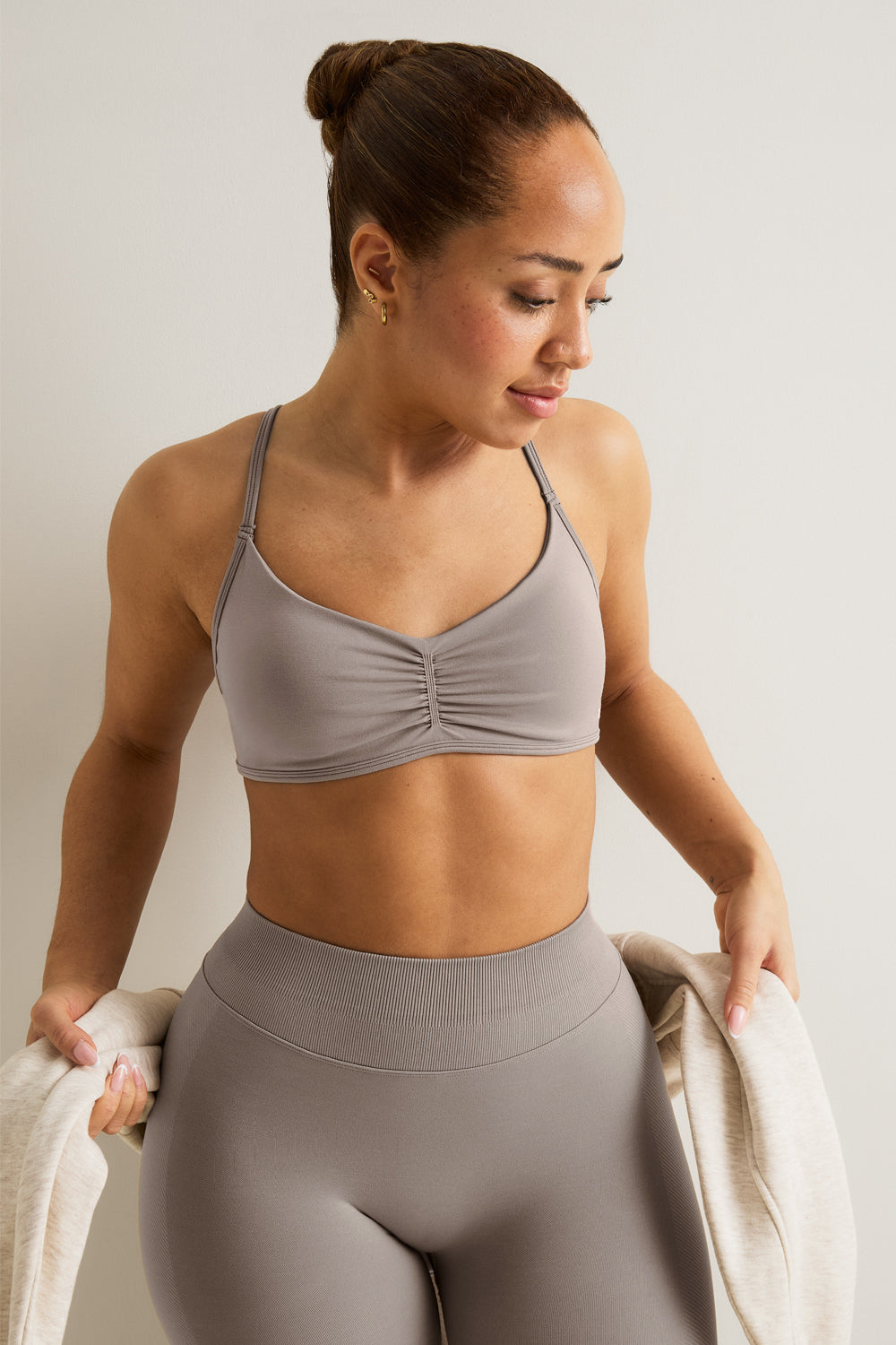 Sculpt Seamless Ruched Cross Back Sports Bra - Pebble