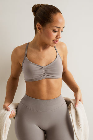 Sculpt Seamless Ruched Cross Back Sports Bra - Pebble