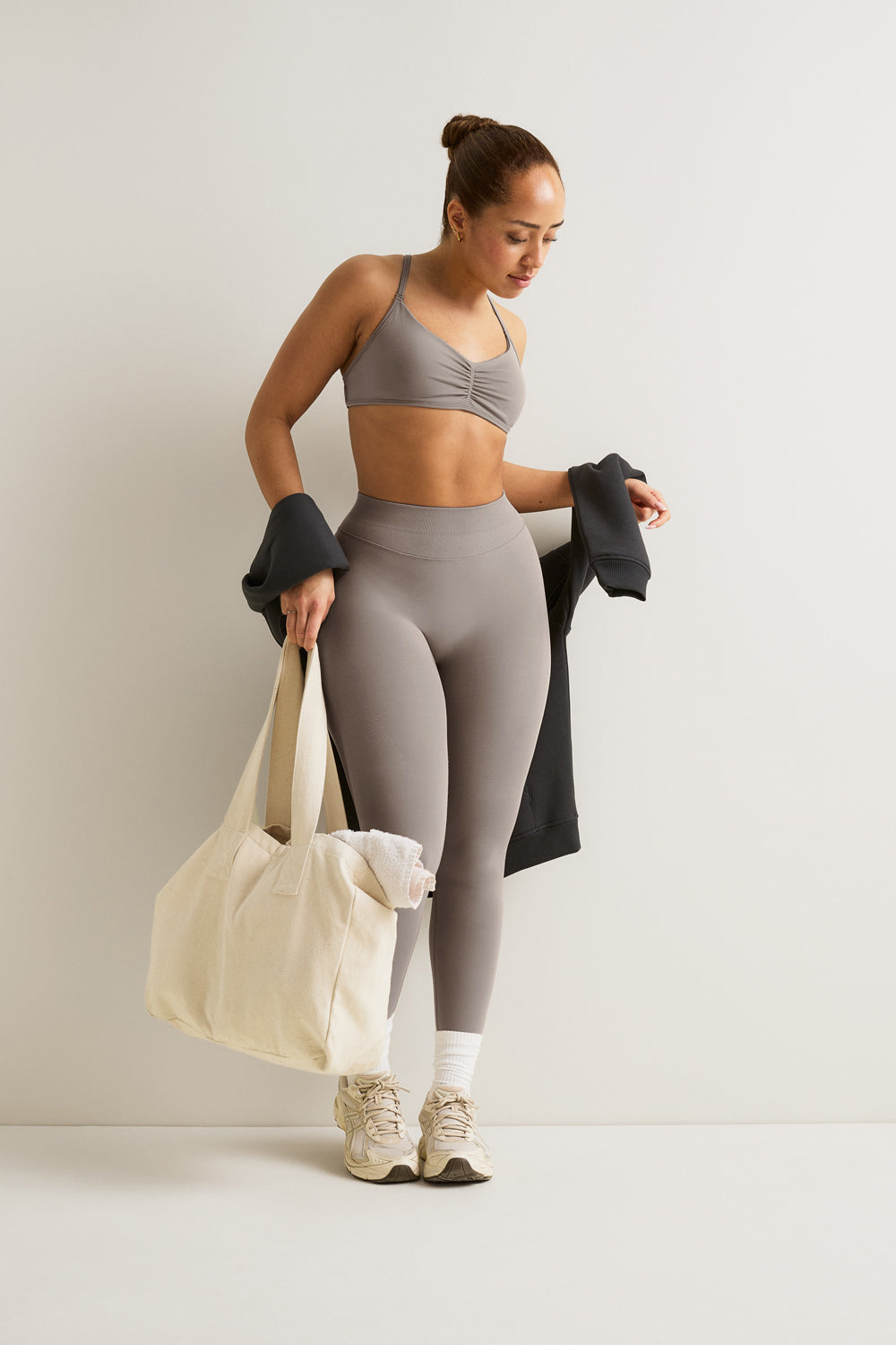 Sculpt Seamless Ruched Cross Back Sports Bra - Pebble