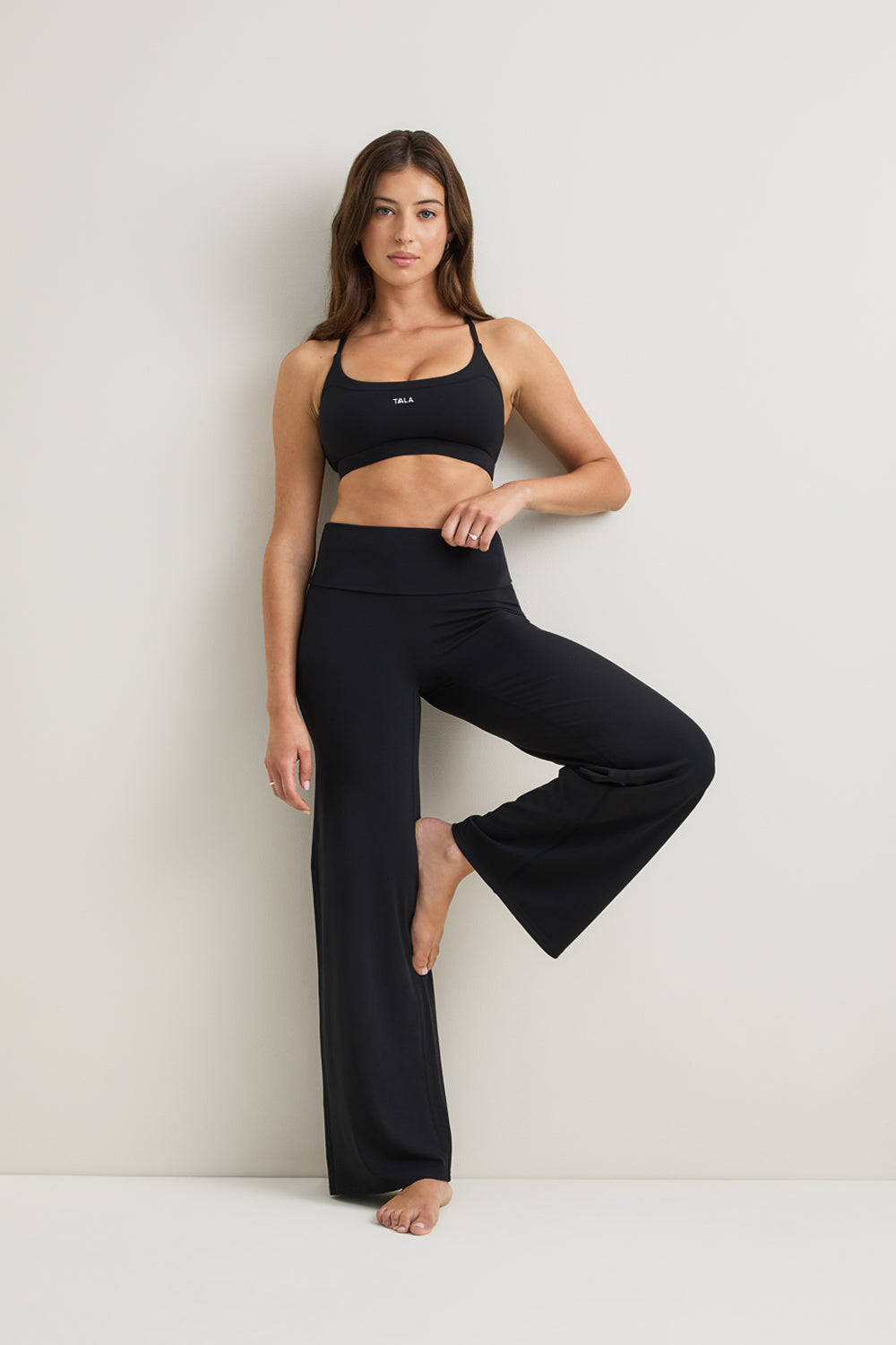SoftSet Cross Back Sports Bra - Black
