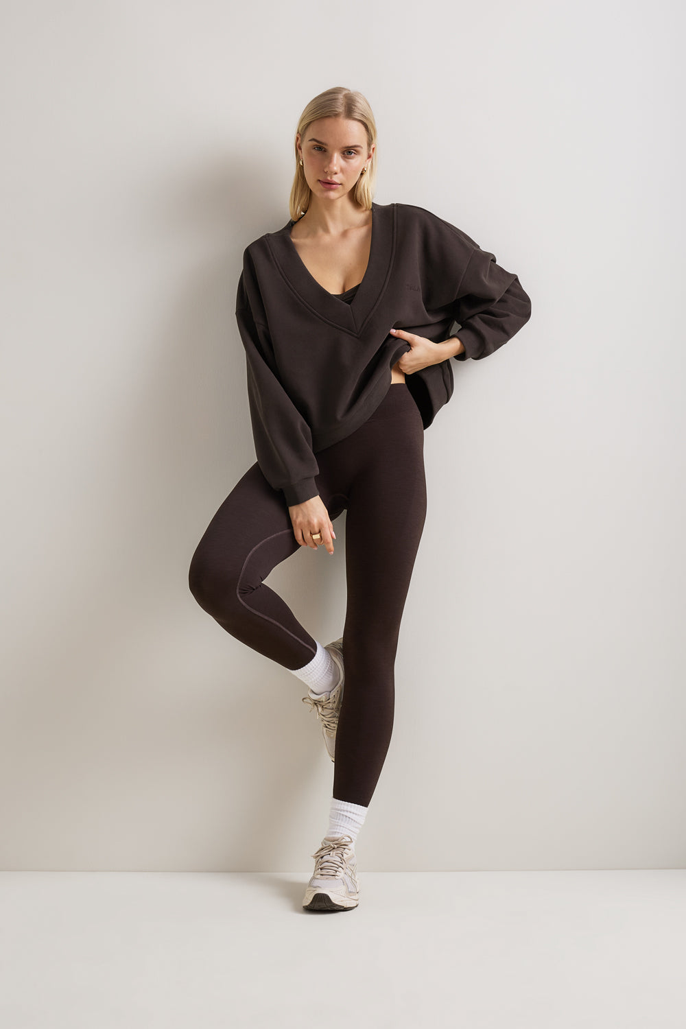 V-Neck Sweatshirt - Americano