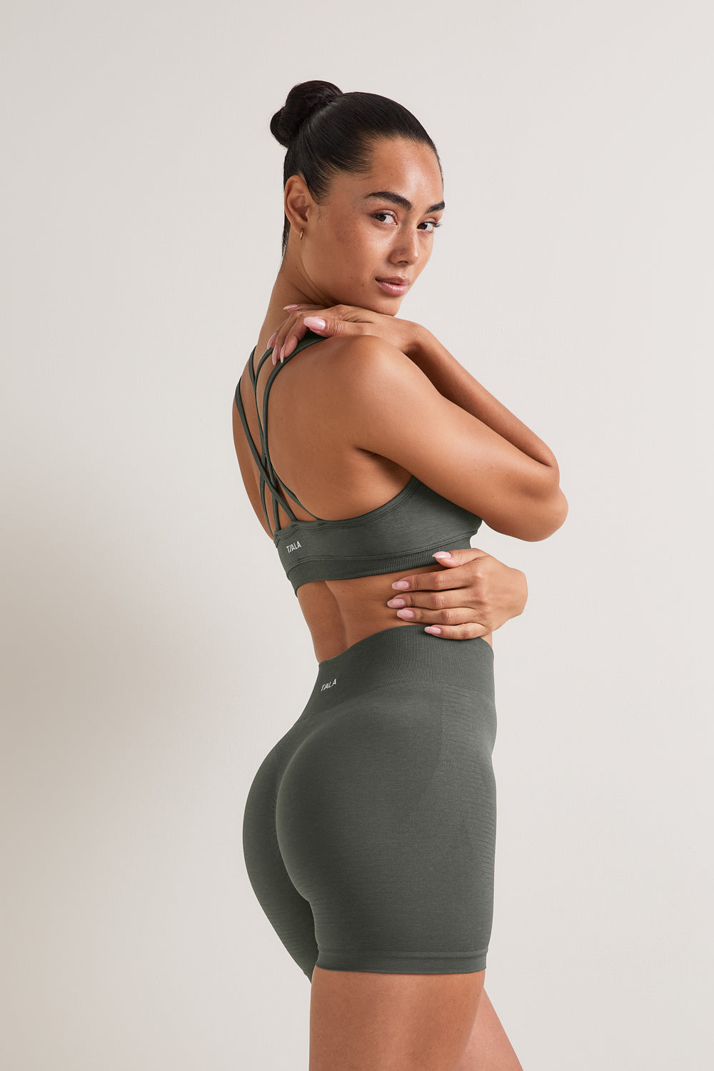 Sculpt Seamless Scrunch Shorts - Dark Olive