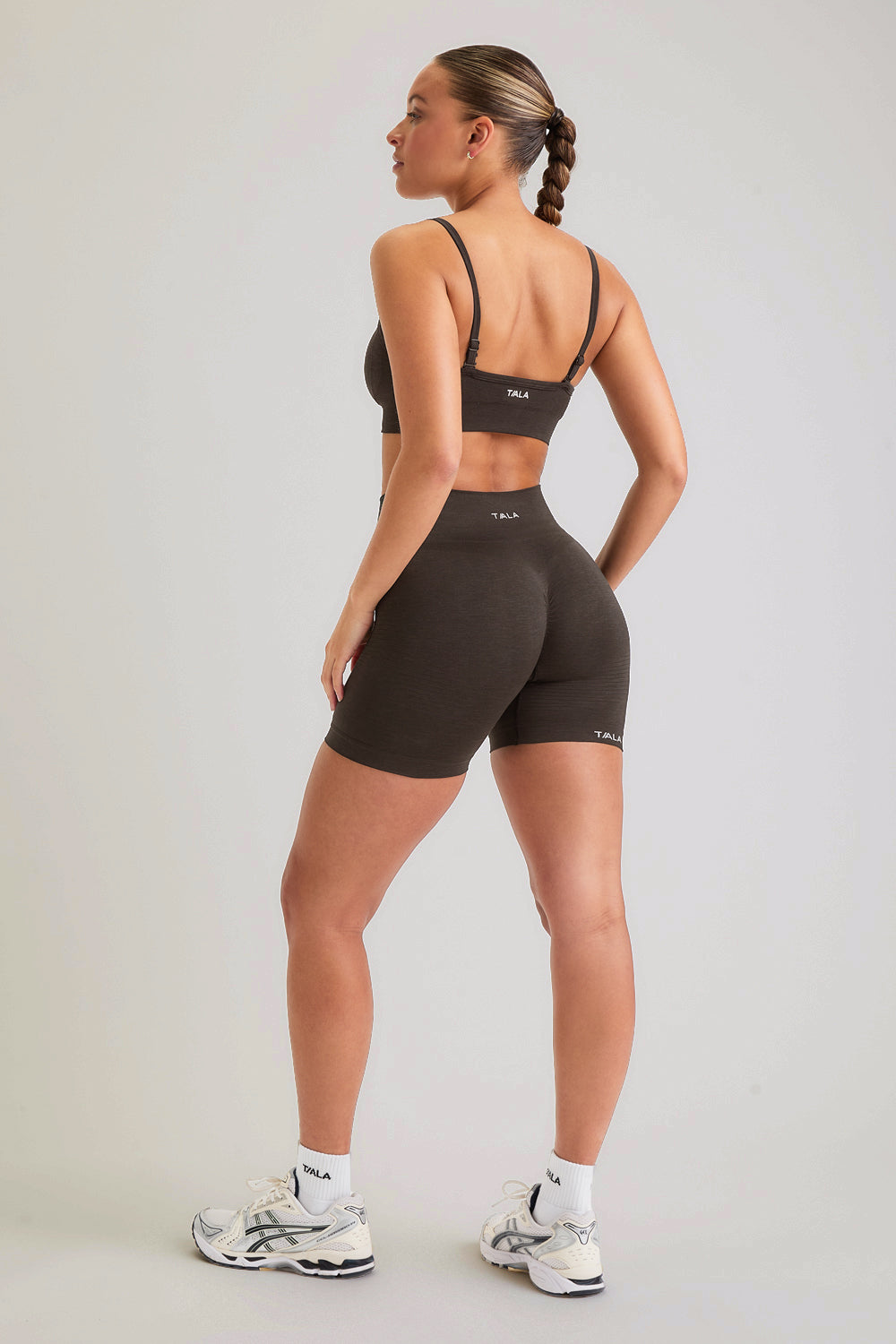Sculpt Seamless Scrunch Shorts - Espresso Brown