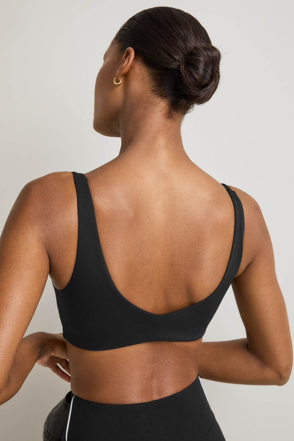 SkinLuxe Contrast Piping Sports Bra - Shadow Black