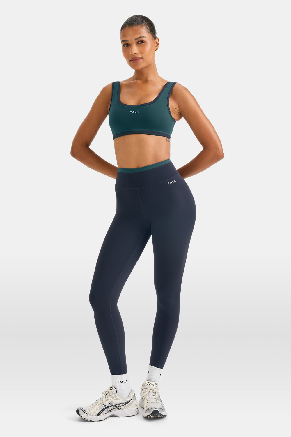 SkinLuxe Contrast Edge Sports Bra - Rich Teal / Midnight Navy