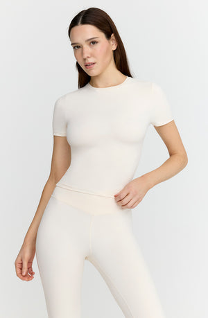 DAYFLEX ESSENTIAL T-SHIRT - BUTTERMILK
