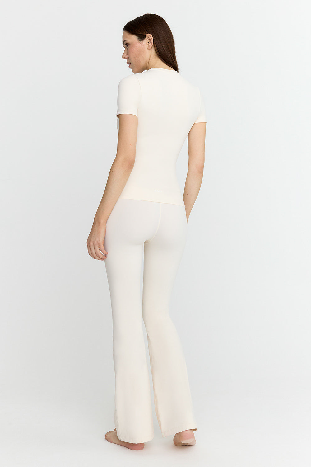 DAYFLEX ESSENTIAL FULL LENGTH T-SHIRT - BUTTERMILK