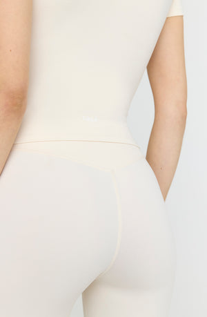 DAYFLEX ESSENTIAL T-SHIRT - BUTTERMILK