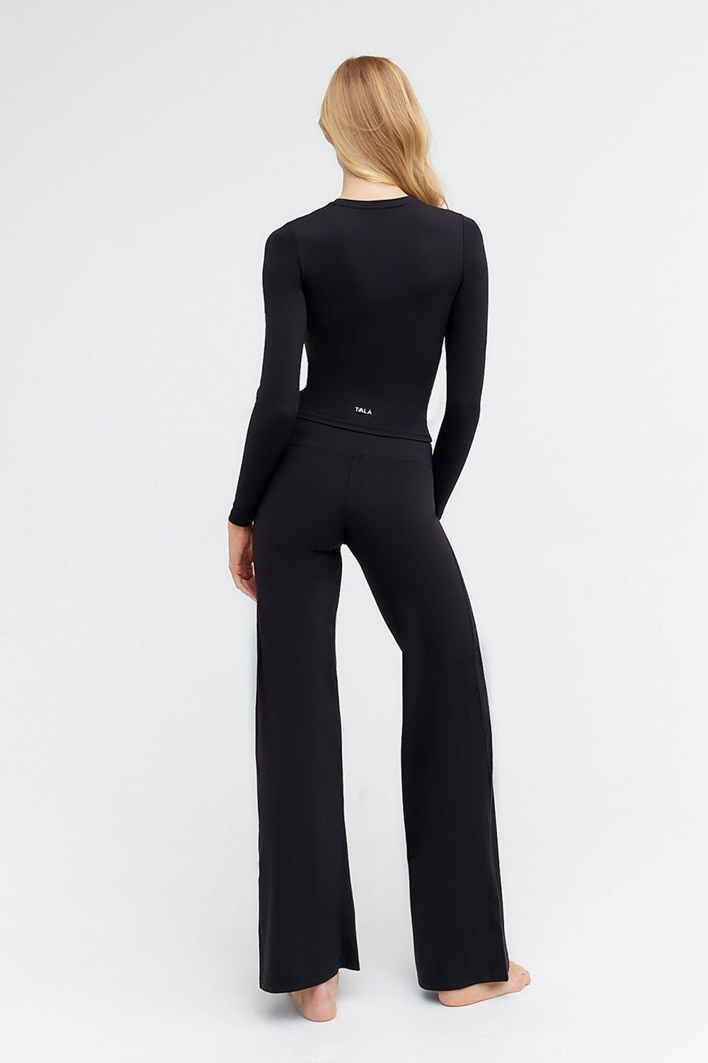 DAYFLEX BUILT-IN SUPPORT ESSENTIAL LONG SLEEVE TOP - SHADOW BLACK