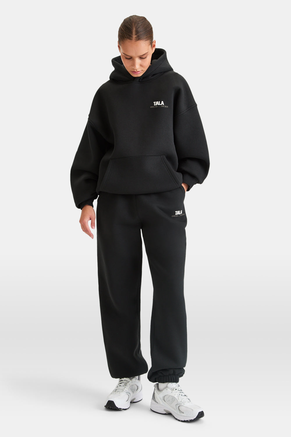 TALA WINTER SPORTS OVERSIZED HOODIE VINTAGE BLACK