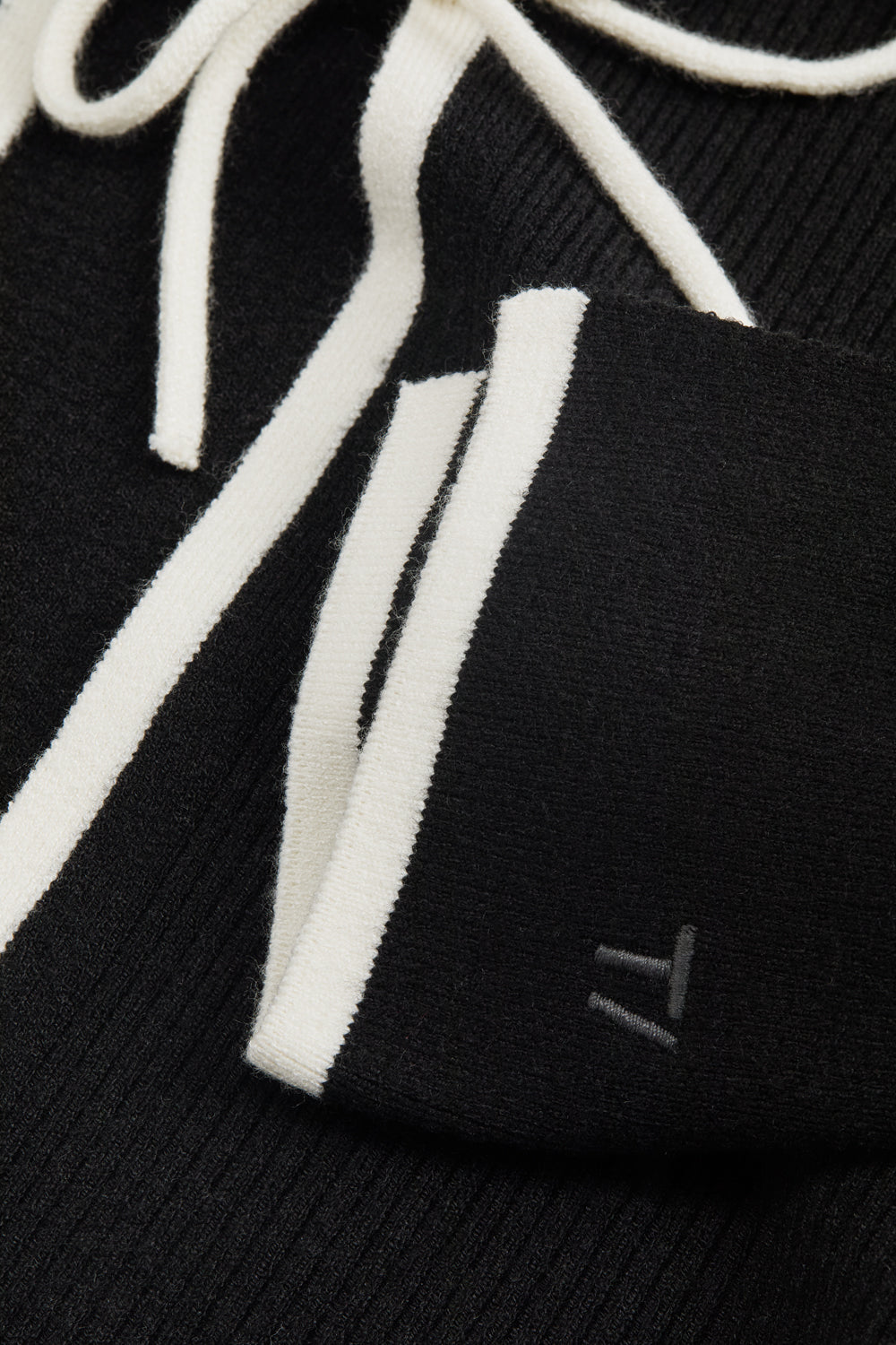 SLIM FIT LONG SLEEVE RIBBED KNIT TIE TOP - BLACK AND BUTTERMILK
