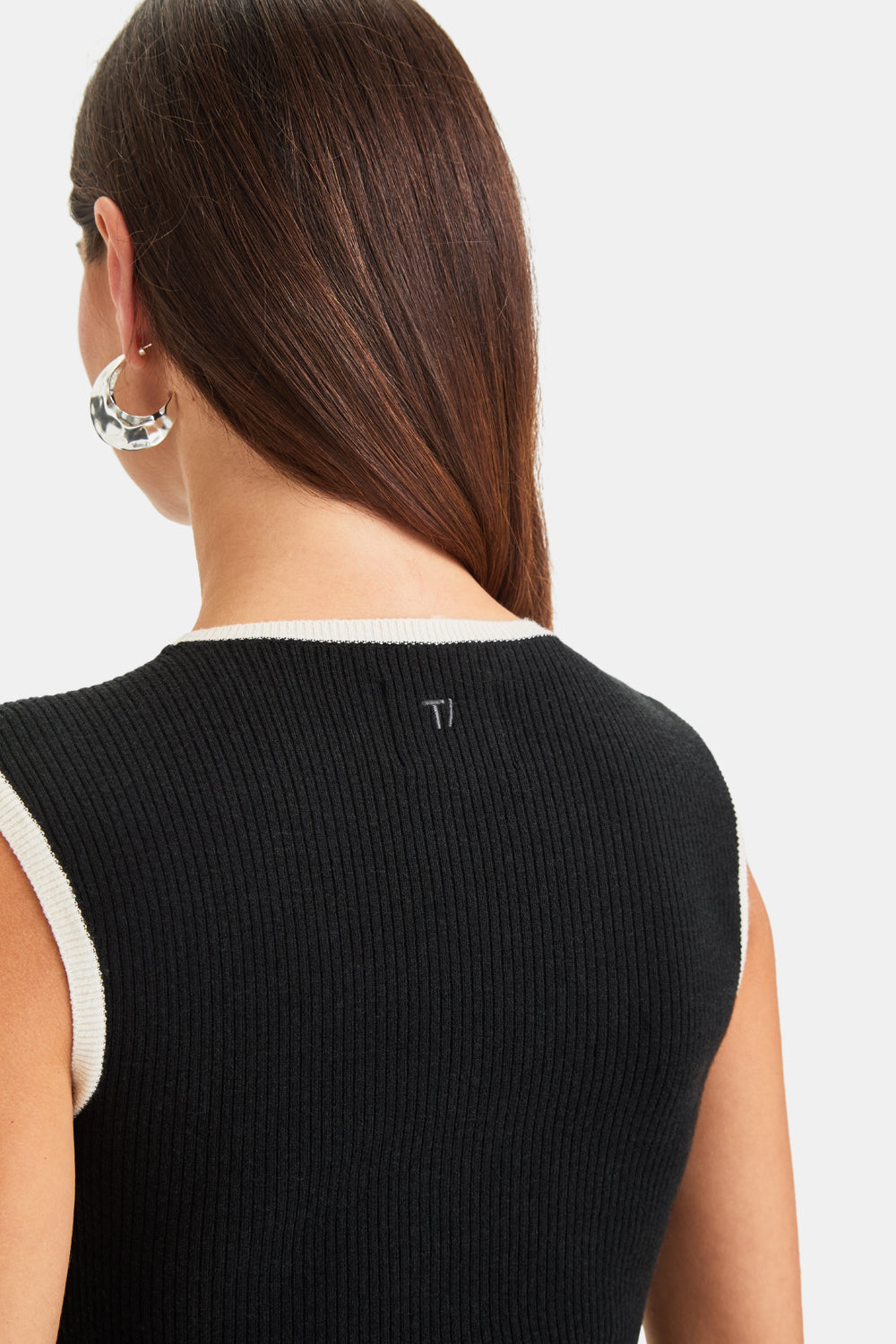 SLEEVELESS CONTRAST RIBBED KNIT MAXI DRESS - BLACK AND BUTTERMILK