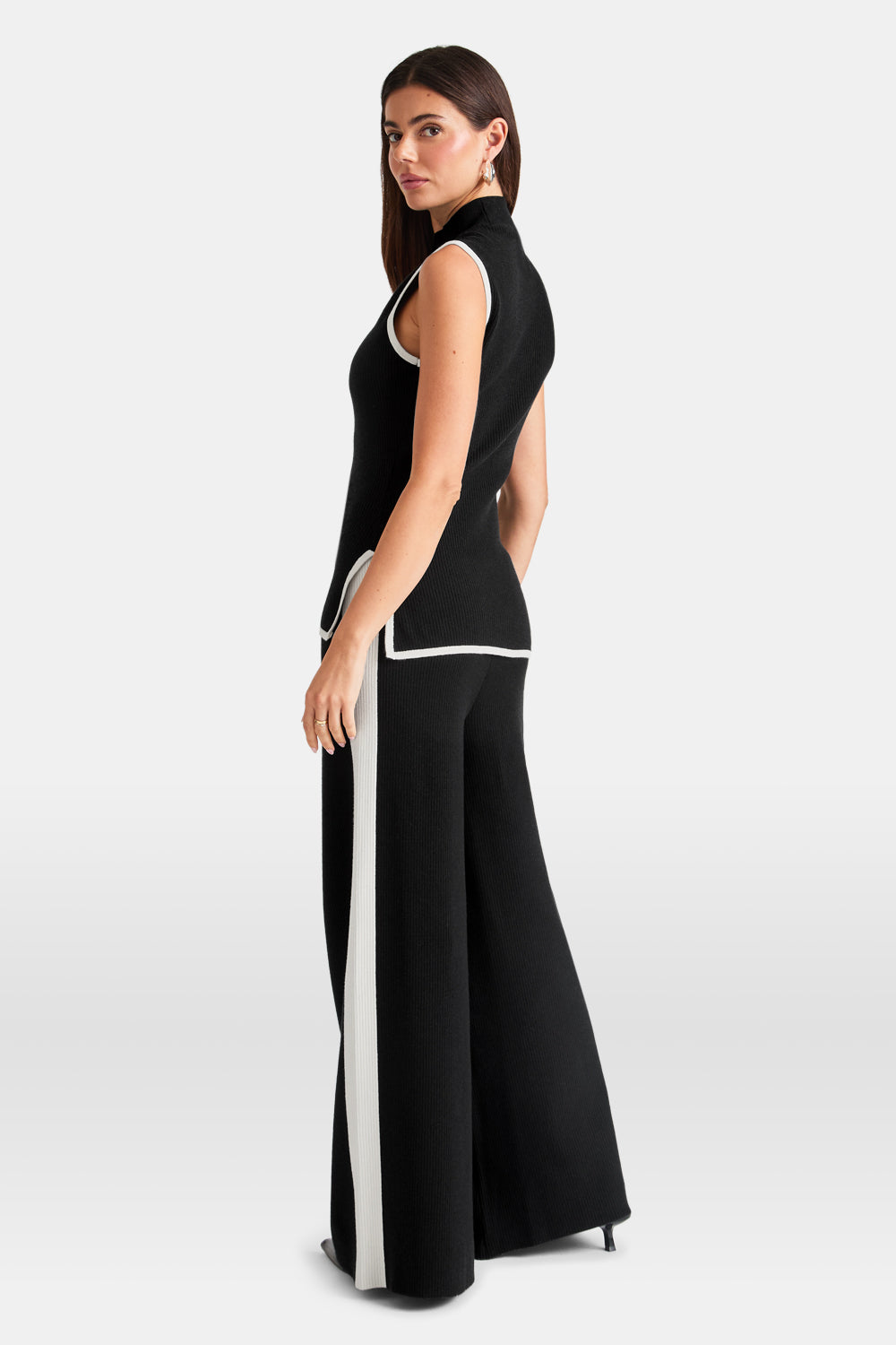 SLEEVELESS MOCK NECK RIBBED KNIT TANK - BLACK AND BUTTERMILK