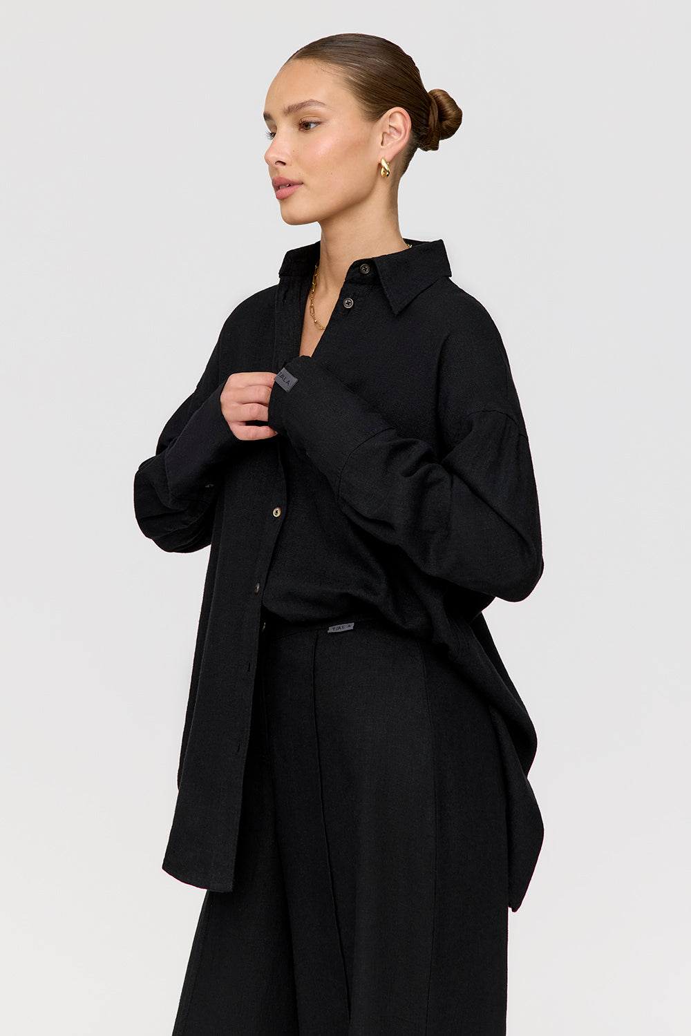 THE ESSENTIAL LINEN SHIRT - SHADOW BLACK