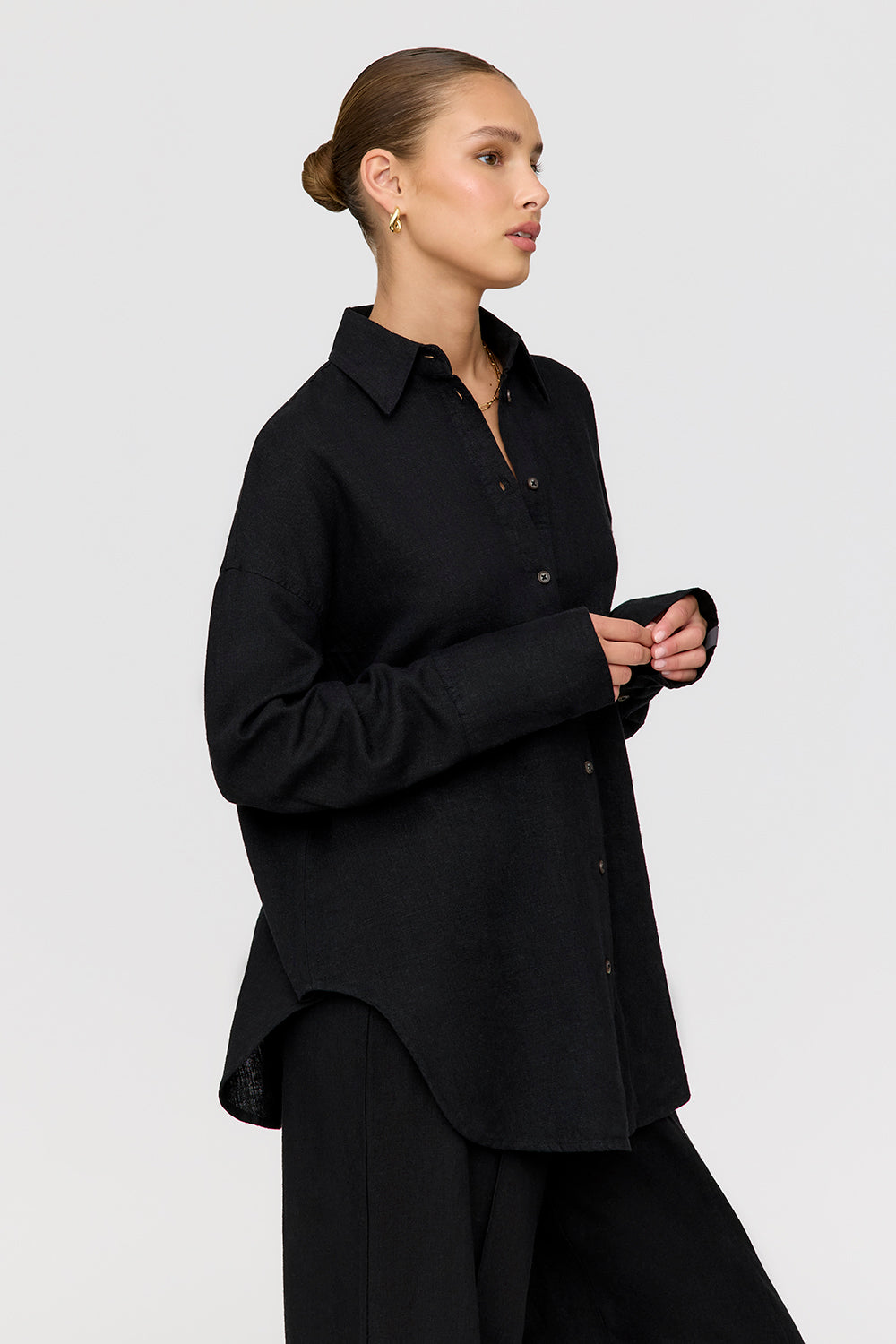 THE ESSENTIAL LINEN SHIRT - SHADOW BLACK