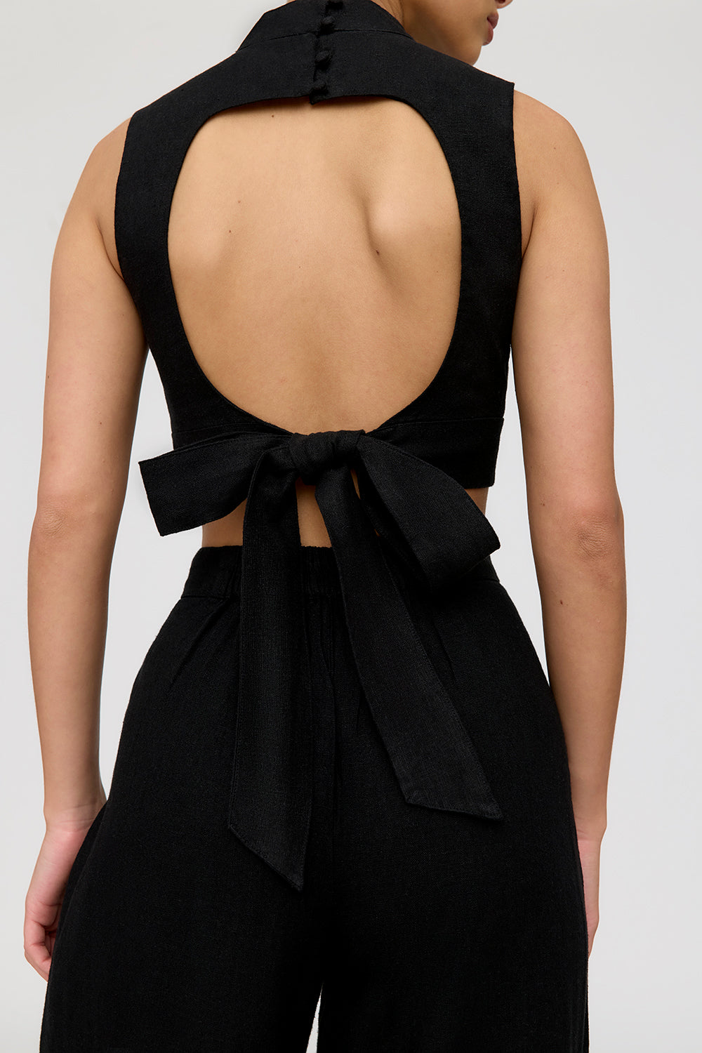 MONACO LINEN BLEND MOCK NECK TIE BACK CROP TOP - SHADOW BLACK – TALA