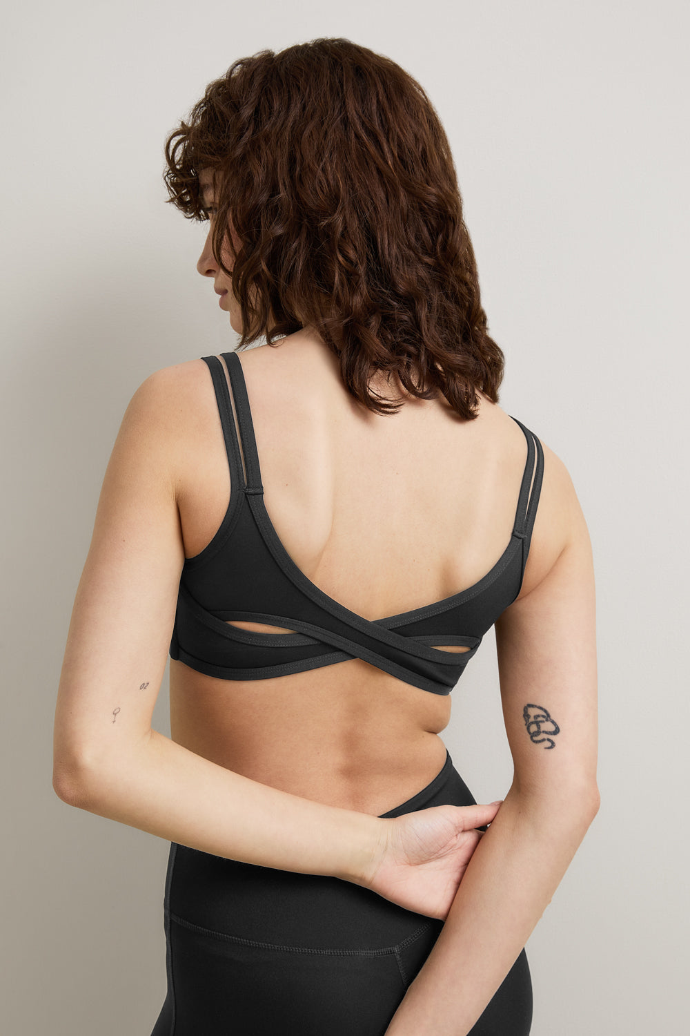 SkinLuxe Bandeau Cross Over Sports Bra - Shadow Black