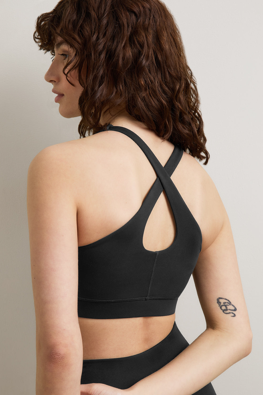 SkinLuxe Cross Back Sports Bra - Shadow Black