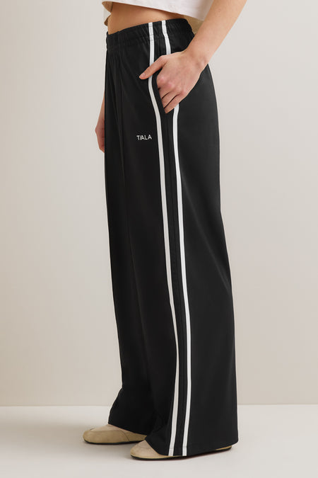 Contrast Stripe Jogger - Black