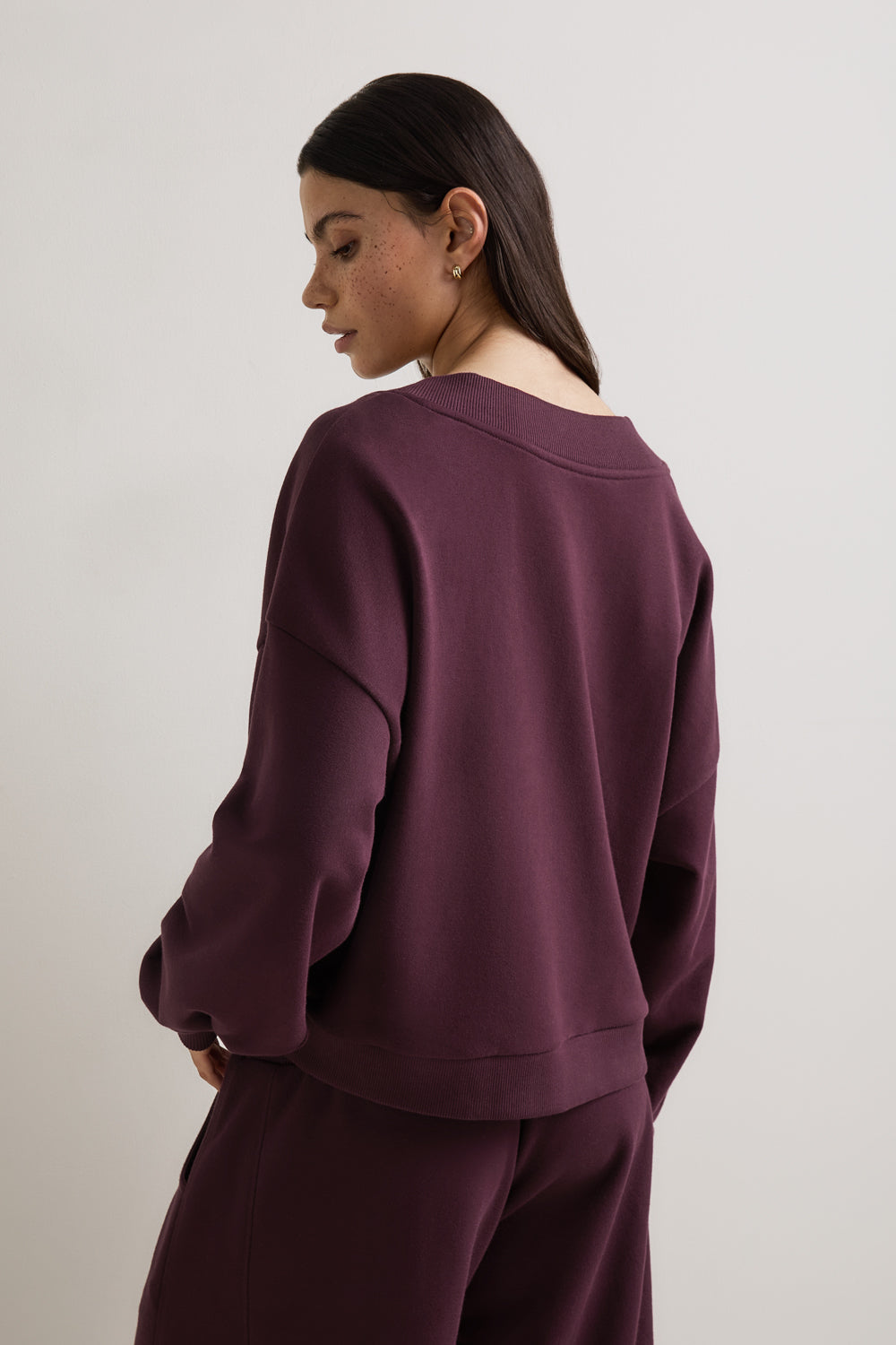 V-Neck Sweatshirt - Fig