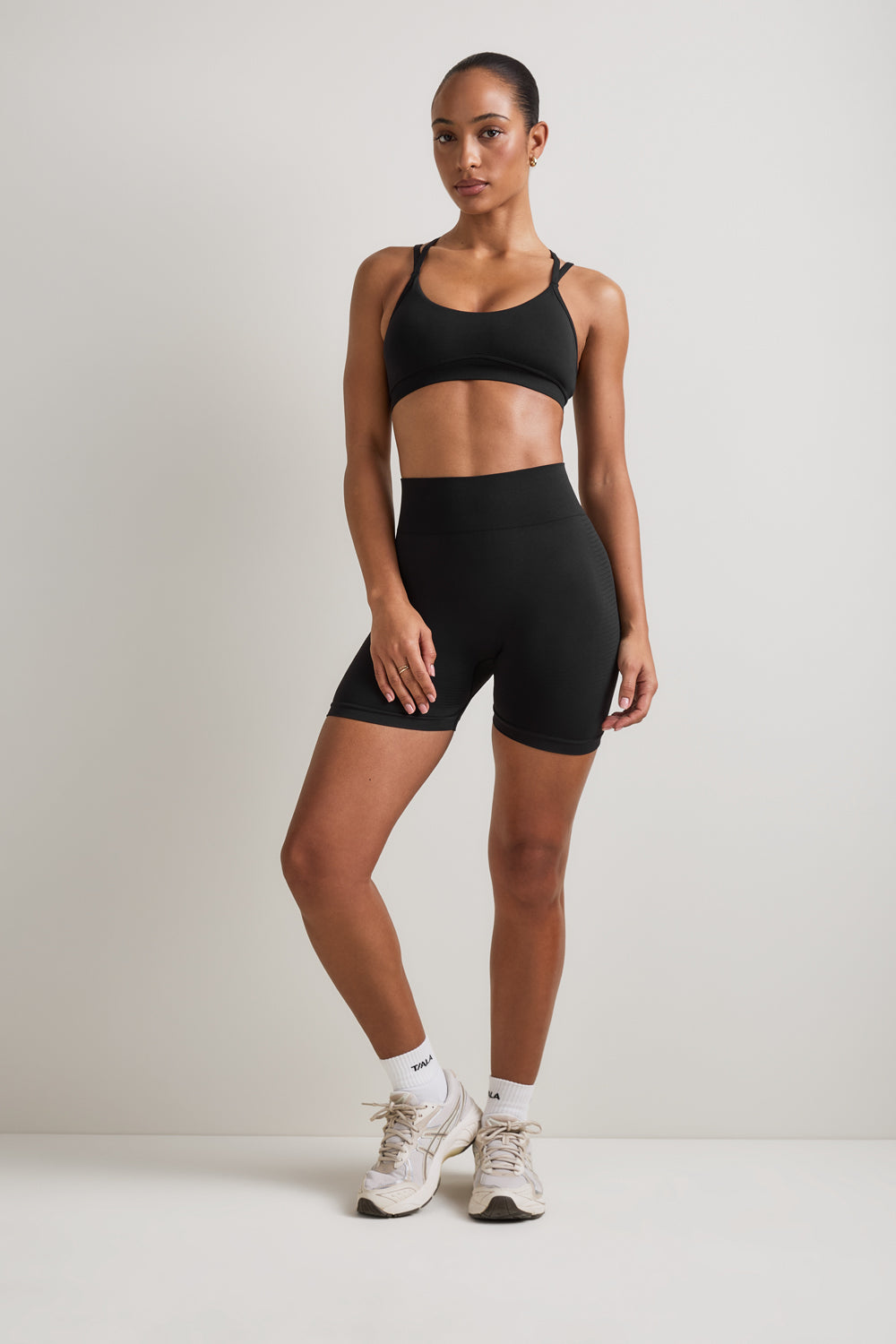 Sculpt Seamless Multi Strap Sports Bra - Black