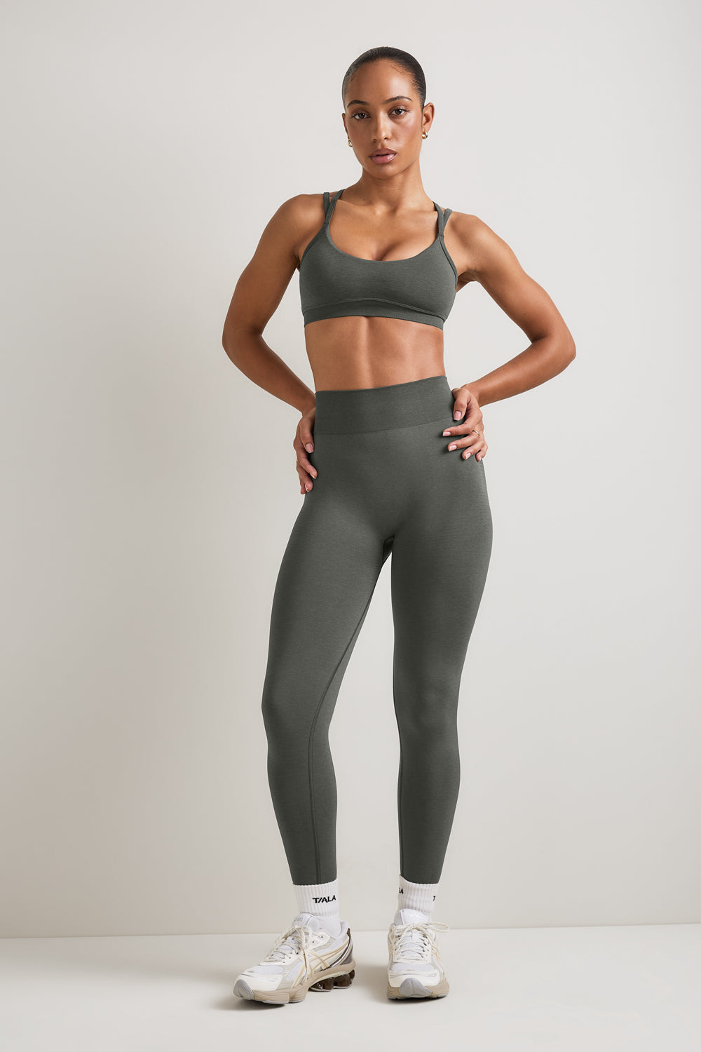 Sculpt Seamless Multi Strap Sports Bra - Dark Olive