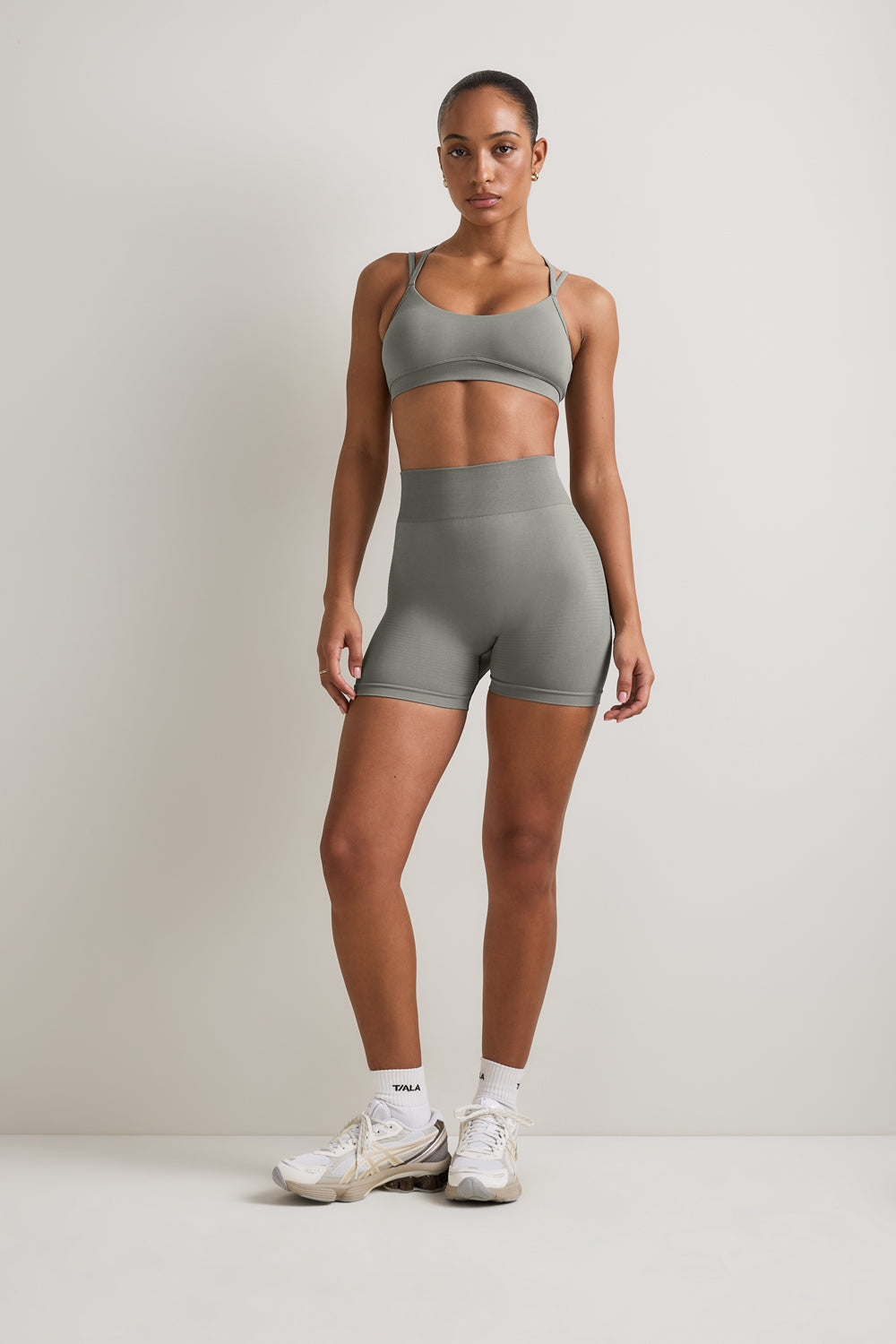 Sculpt Seamless Multi Strap Sports Bra - Soft Sage