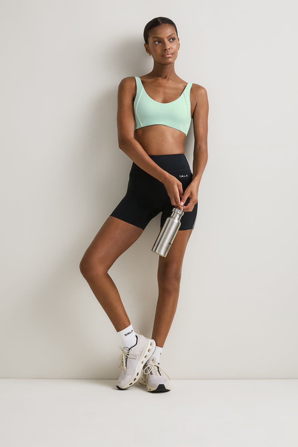 SkinLuxe Contrast Piping Sports Bra - Soft Mint