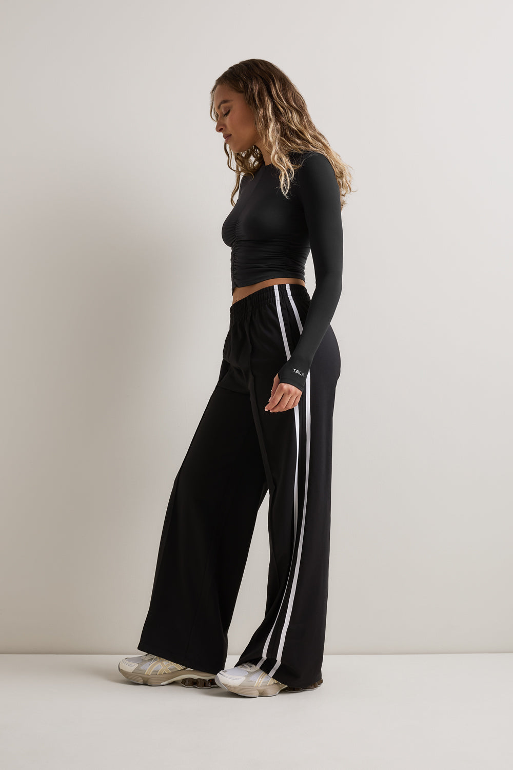 UltraLite Ruched Long Sleeve Top - Black