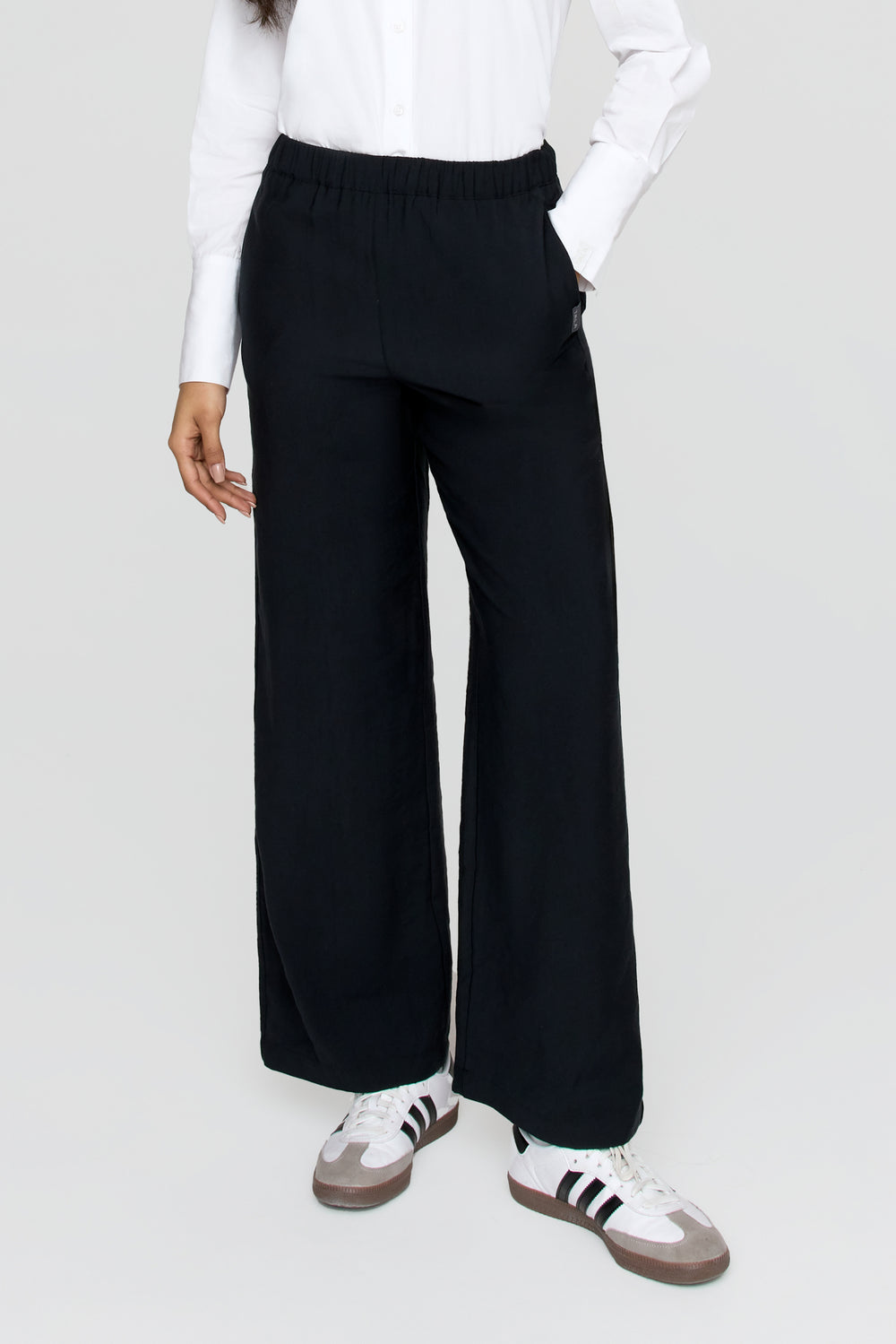 THE ESSENTIAL SOFT TAILORING WIDE LEG TROUSER - BLACK
