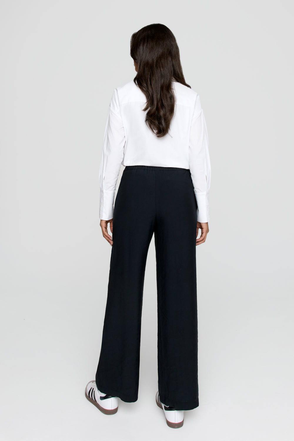 THE ESSENTIAL SOFT TAILORING WIDE LEG TROUSER - BLACK