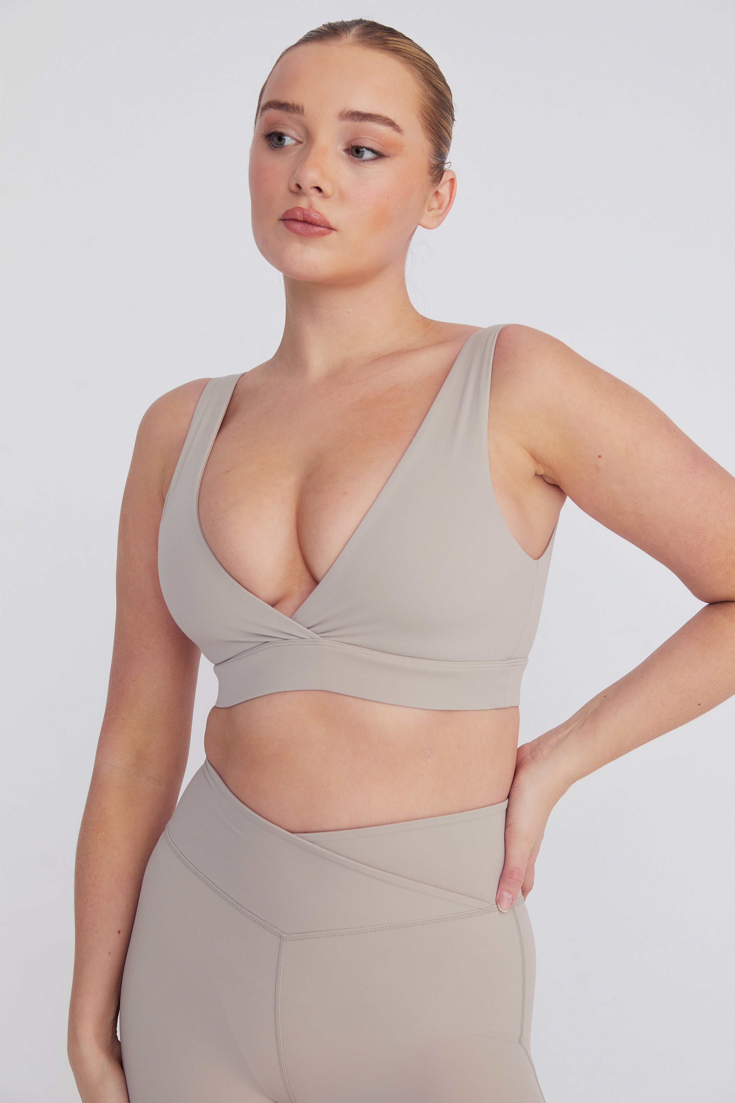 DAYFLEX V NECK SPORTS BRA - LATTE – TALA